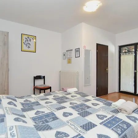 Veli Vrh 2208 Pensionat 3*