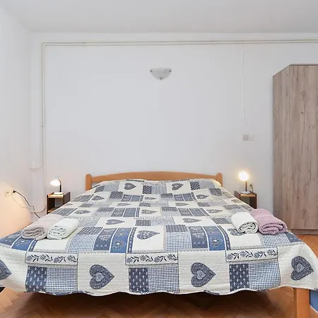 Veli Vrh 2208 Pensjonat