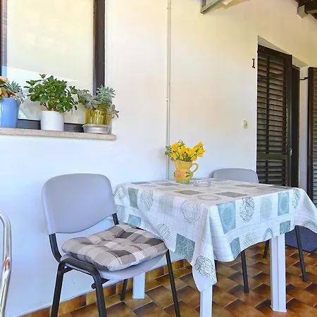 Pensionat Veli Vrh 2208 Pula