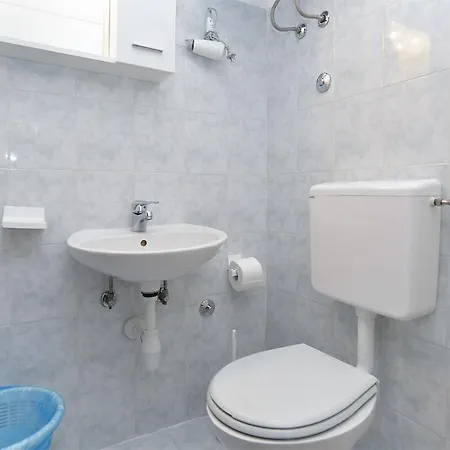 Veli Vrh 2208 풀라