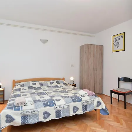 Veli Vrh 2208 3* 풀라