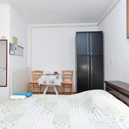 Veli Vrh 2208 Pensjonat