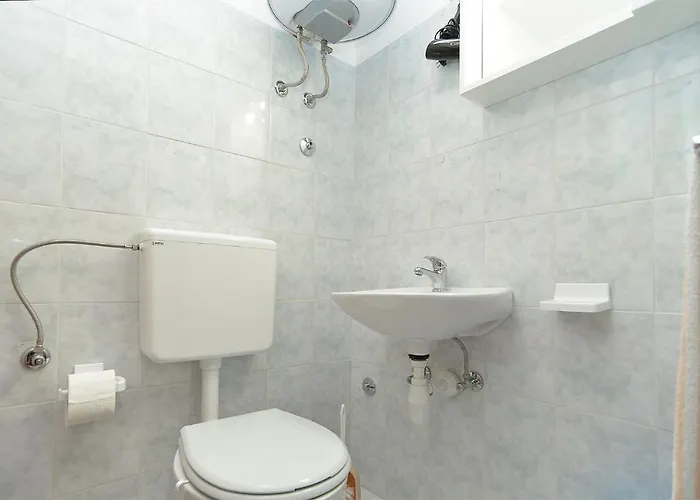Veli Vrh 2208 3*