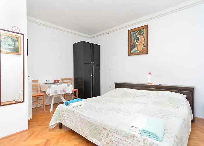 Veli Vrh 2208 Pensionat Pula